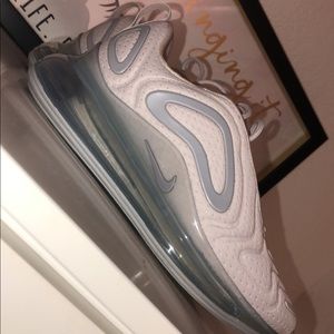 Women’s Nike air max 720, size 7.5